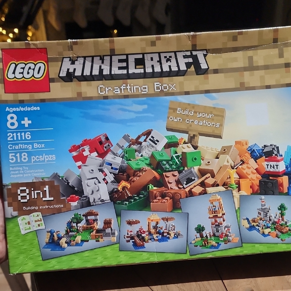 LEGO Minecraft Crafting Box #21116 - Picture 6 of 6